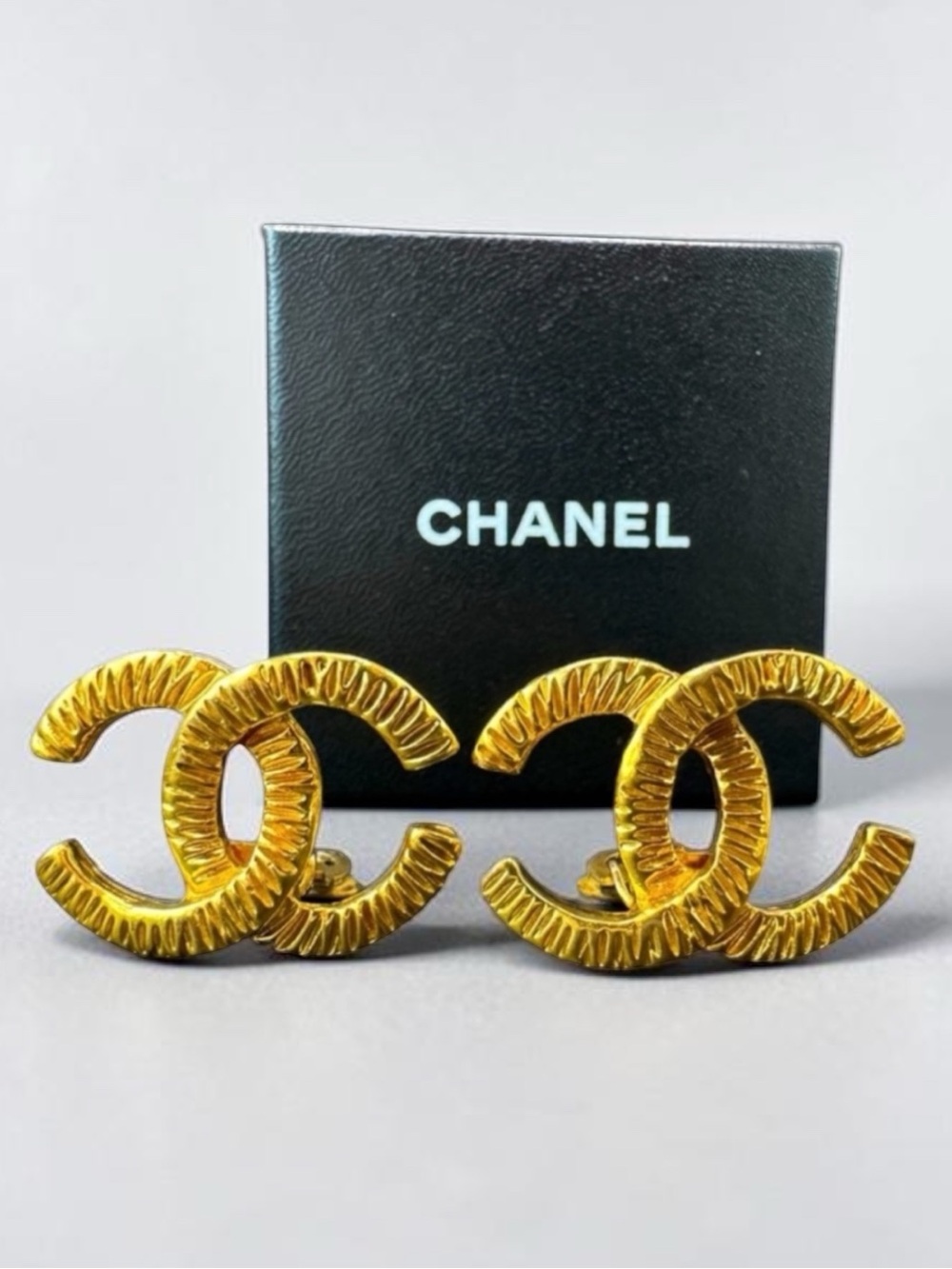 Vintage Chanel CC 24k gold plated clip on earrings